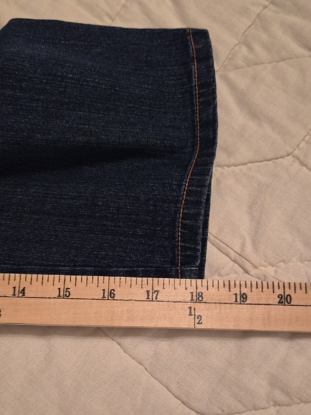 Gloria Vanderbilt Amanda Capris- Size 14 P - Picture 5 of 11